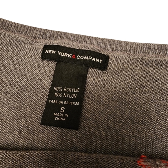 Gray Floral Sweater - Picture 7 of 9